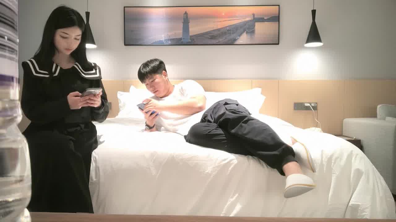  4500网约极品平面模特，清纯女神诱人美乳，被操到浑身颤抖‘啊宝贝快点不要停’高颜值从不让人失望。 的剧照3