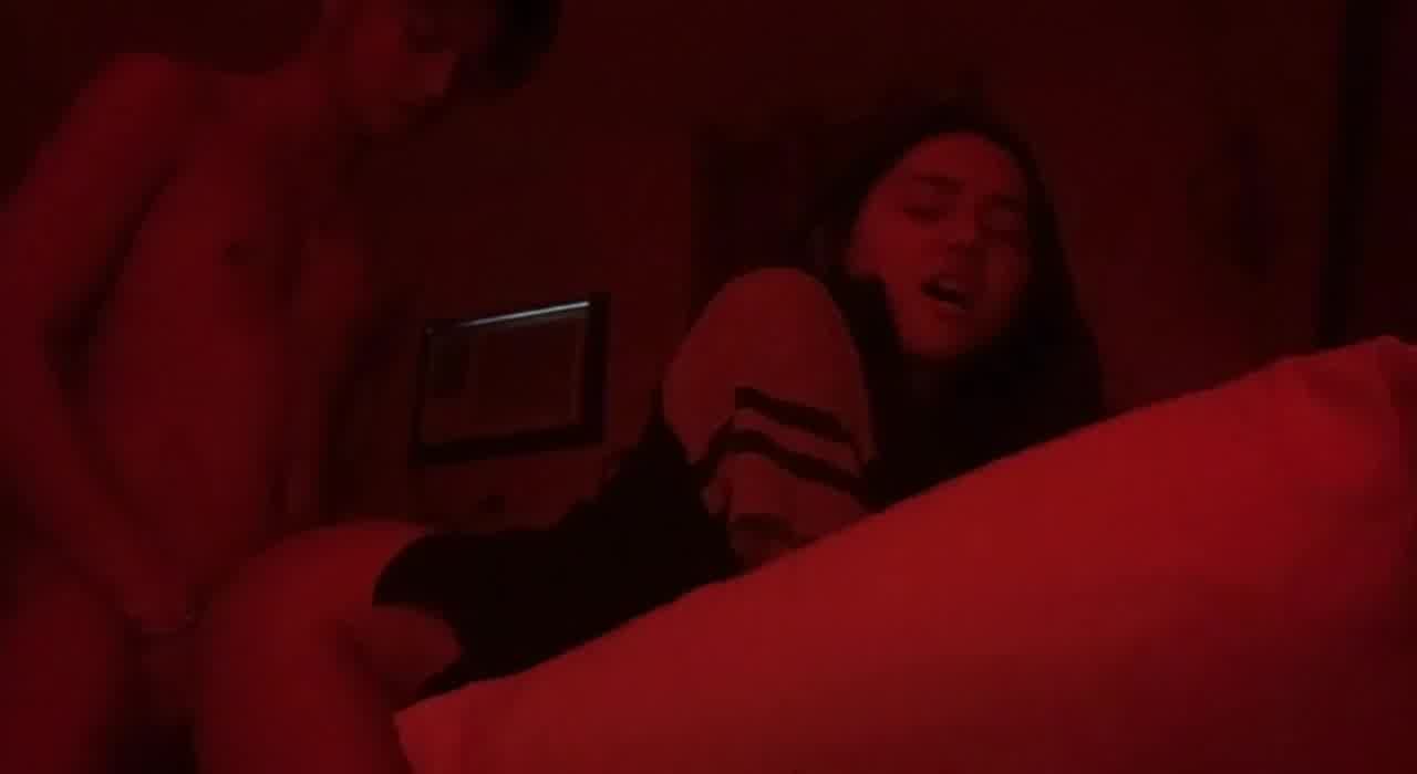  哀居网红170W粉正妹甜蜜性爱泄密 的剧照2