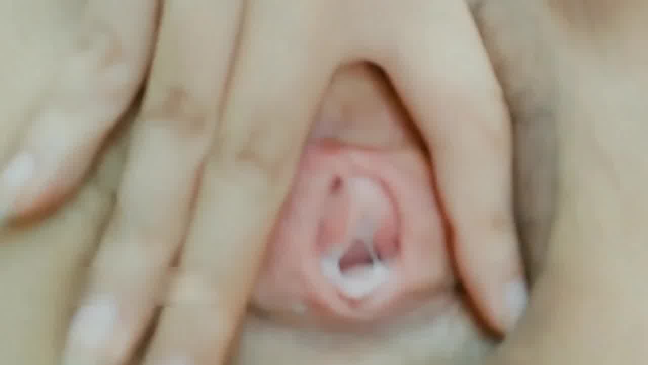  扒开逼近距离拍摄处女膜 的剧照10