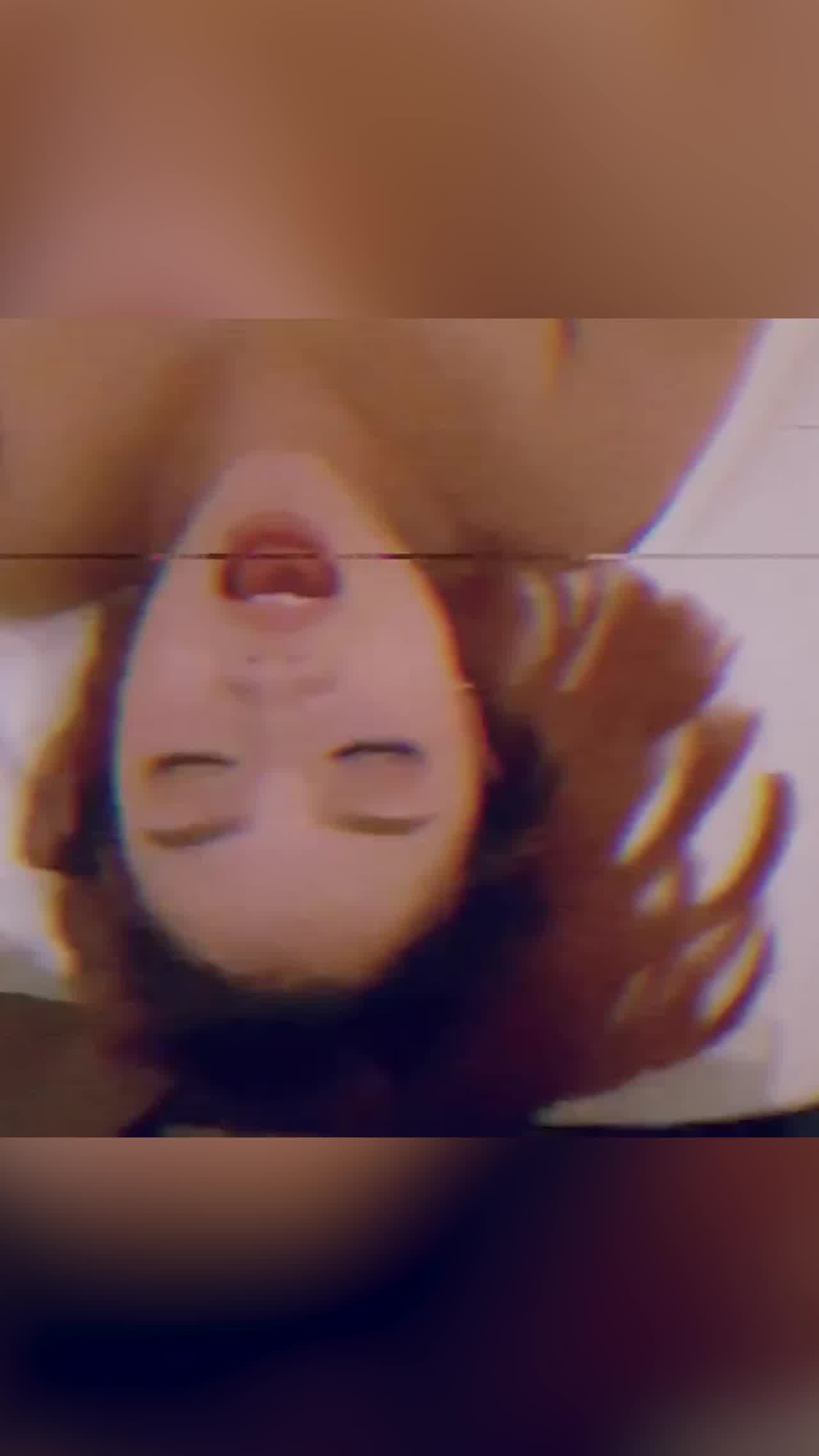  短发骚货激情是射 的剧照3