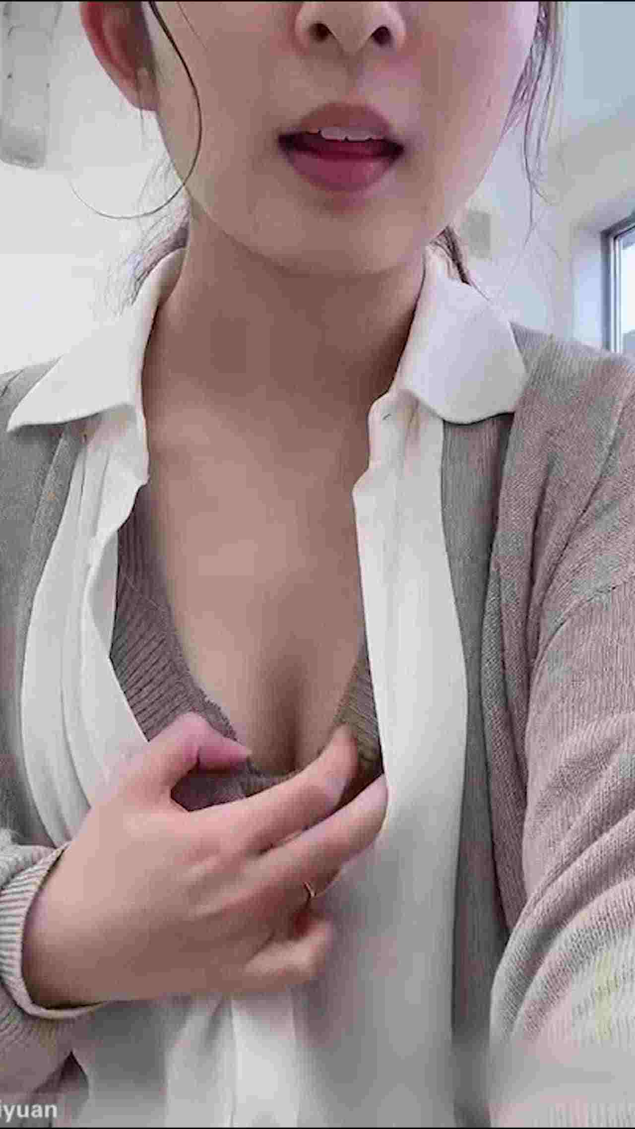  中国丈夫日本妻，有个会露出的妻子也太棒了，每每看到这些视频总想说一声，你老婆真棒 的剧照3