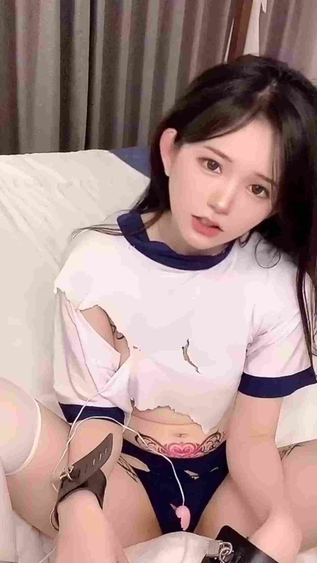  【网红黑料】昔日萝莉女神网红翻车_给榜一大哥的福利视频被流出 的剧照7