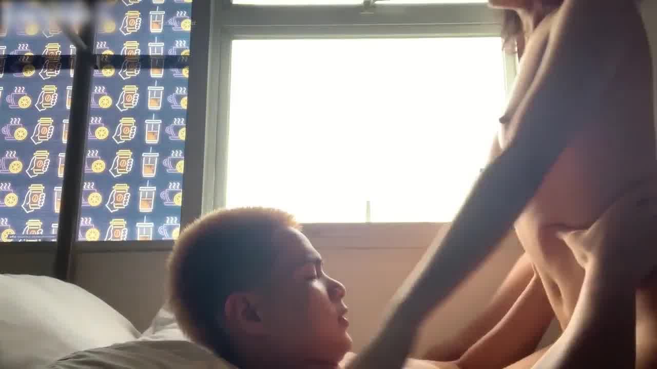  侧颜杀妹子被狂草半小时！和男友啪啪视频流出 丰胸密臀馒头穴极致性爱 年轻真好！ 的剧照9