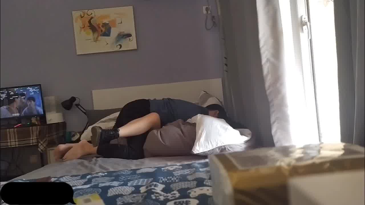  以看电影为由哄骗妹子啪啪，妹子说不戴套说会怀孕不肯，死缠烂打之下内射了妹子直接哭的稀里哗啦 的剧照8