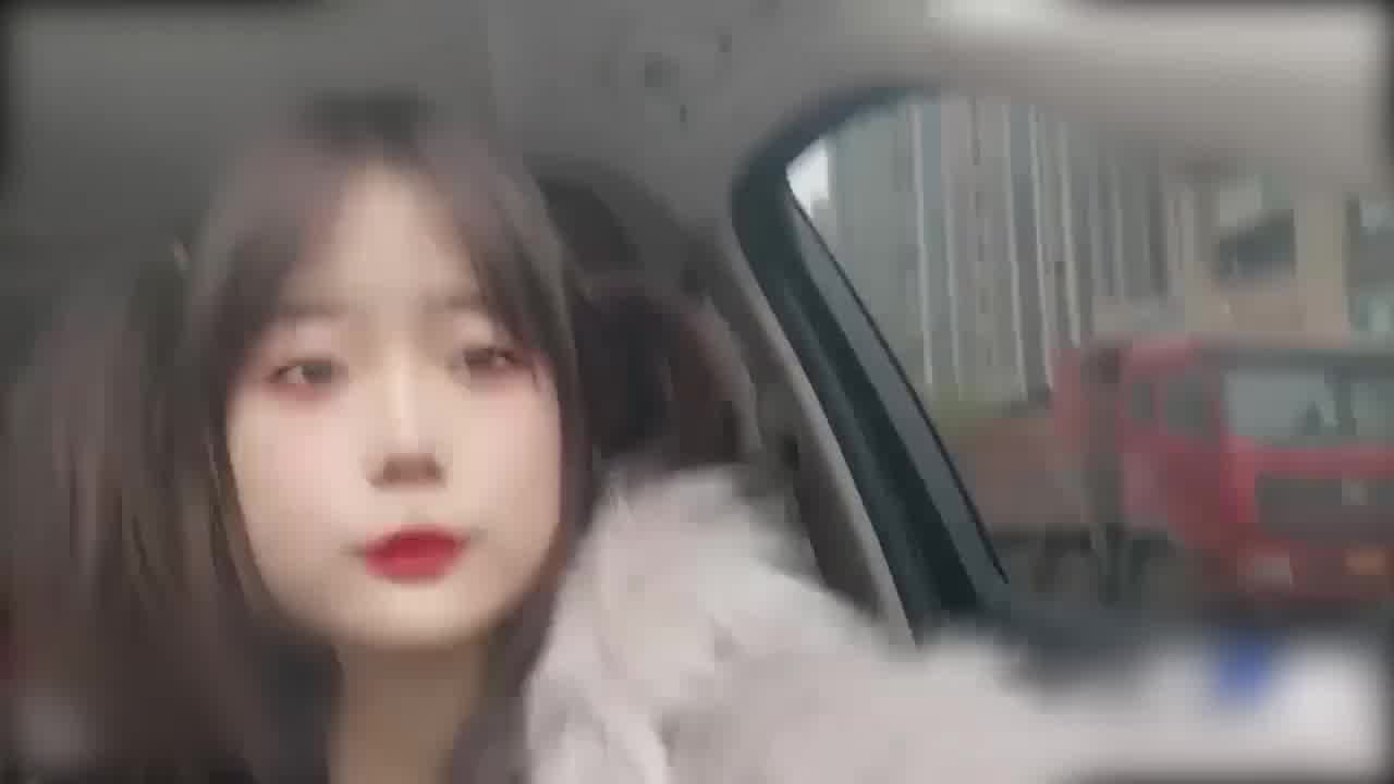  双马尾小包子学生制服性爱 的剧照1