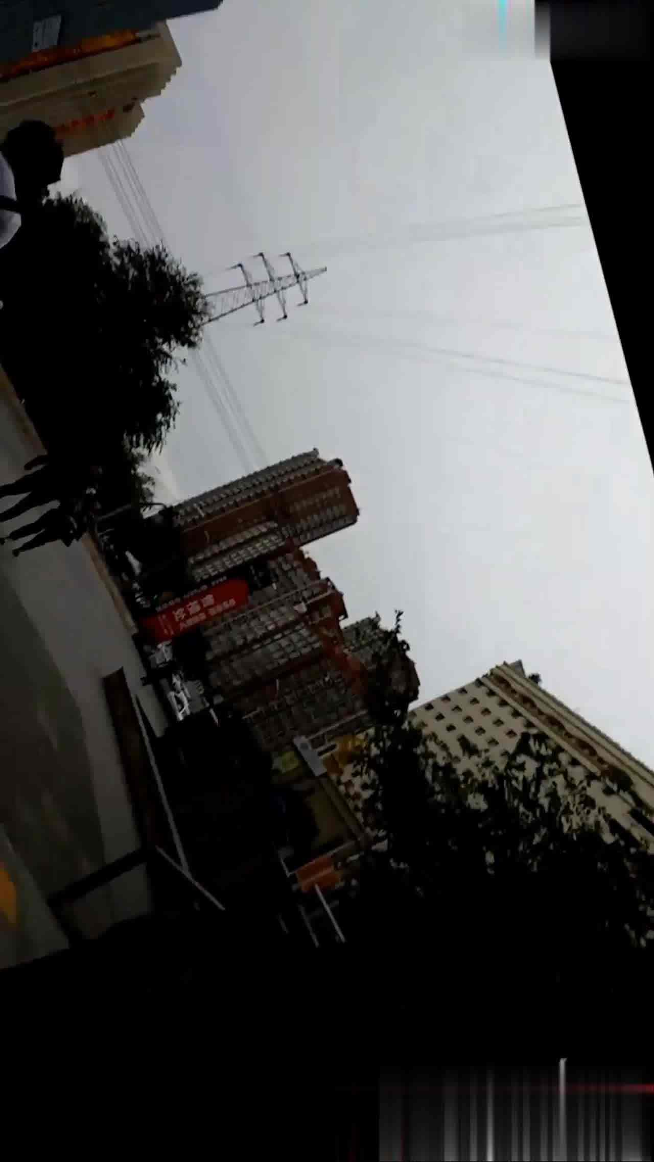  街射小萝莉玩的刺激 的剧照8