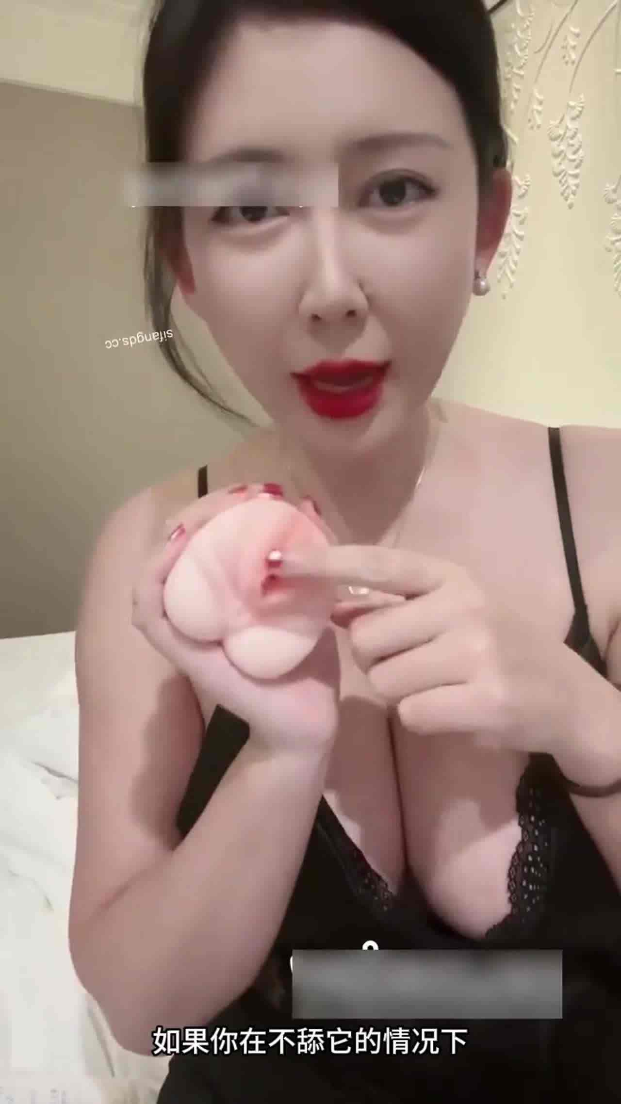  抖音网红李雅❤️ 偷情，差点被发现，操的她叫出河南话，别人的老婆就是香啊【附带性知识课堂】 的剧照9