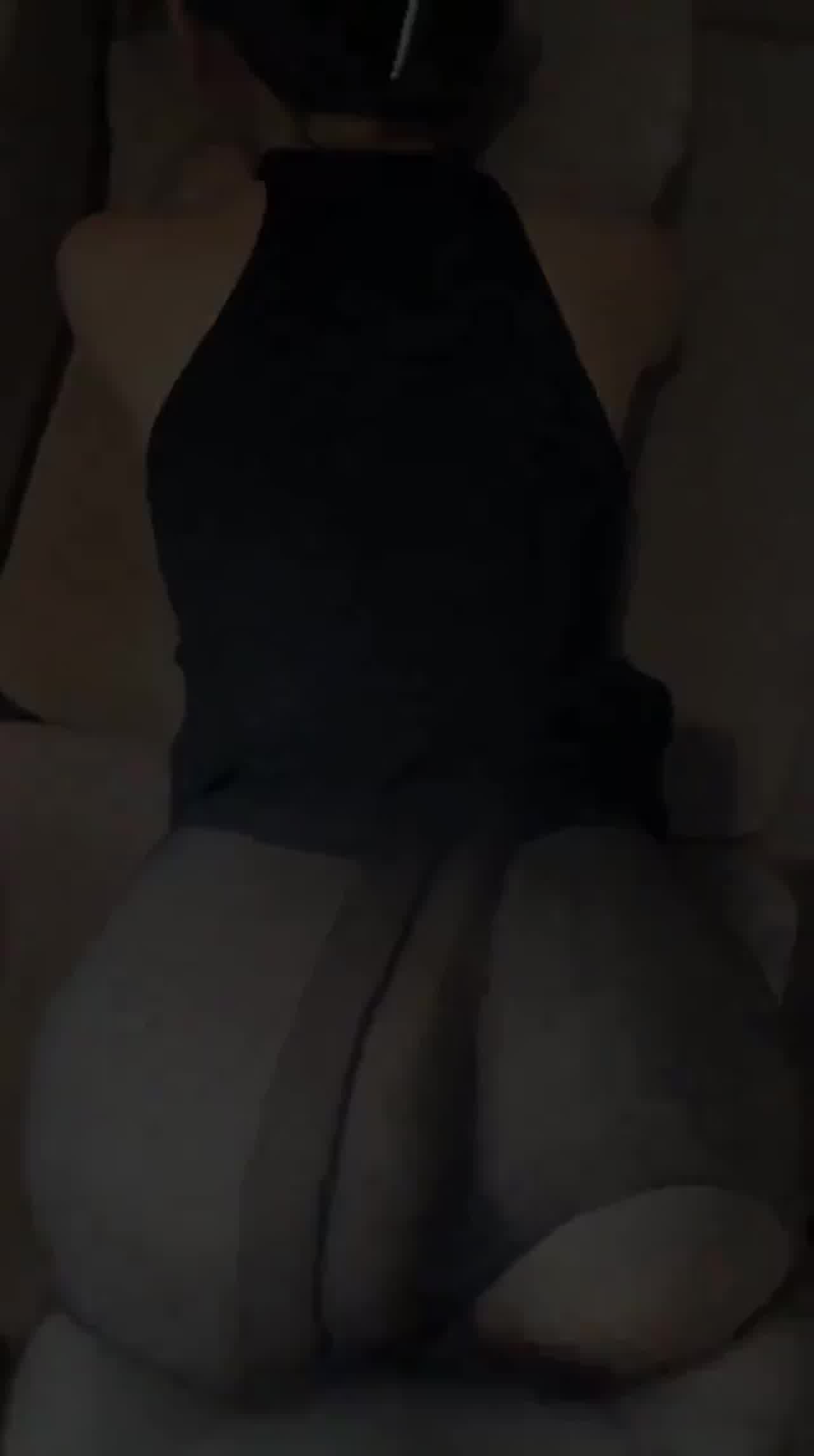  后入打炮黑丝蜜桃圆臀乘务员 的剧照6