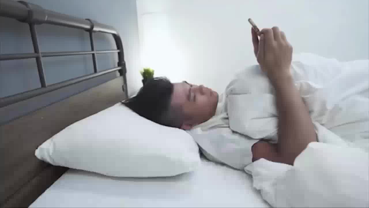  国产麻豆  合租的室友是床上的闺蜜强制与您性爱 的剧照6