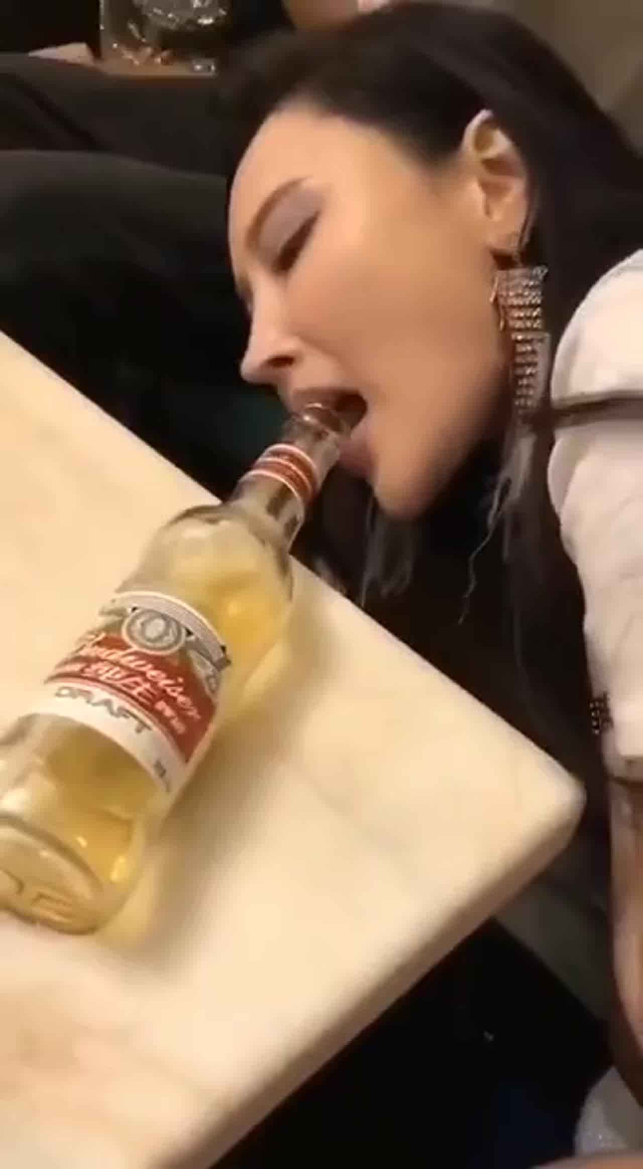  如果你看到这样的女人，请好好对她，因为她可能什么姿势都会 的剧照8