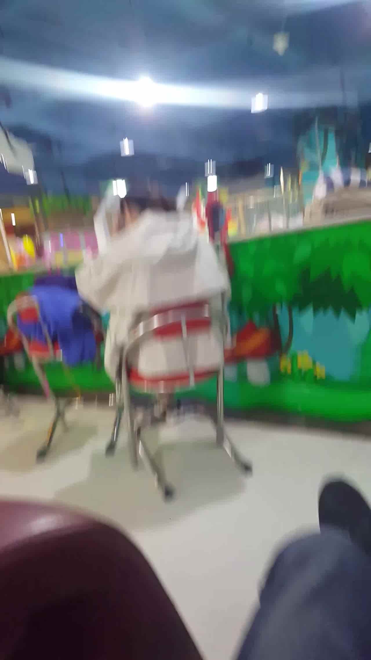  人性崩坏！飞机侠游乐场喷射，说出名言：完美喷射 的剧照9