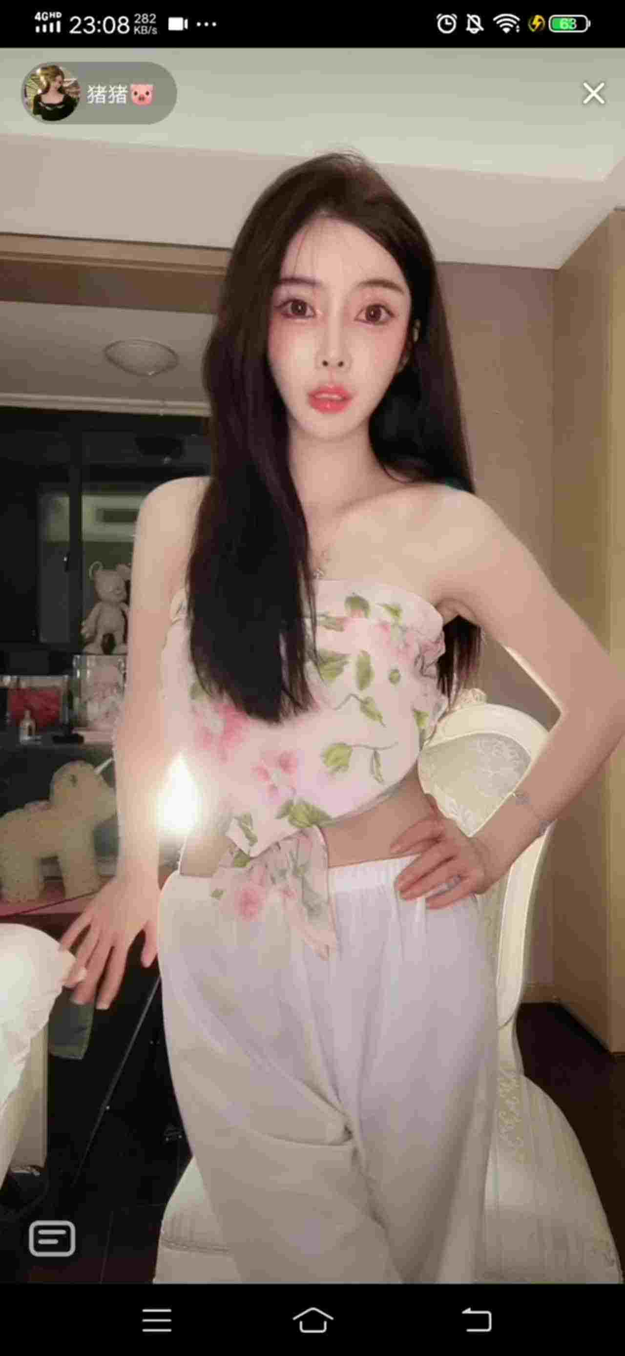  抖音自录真空走光系列 (9) 的剧照1