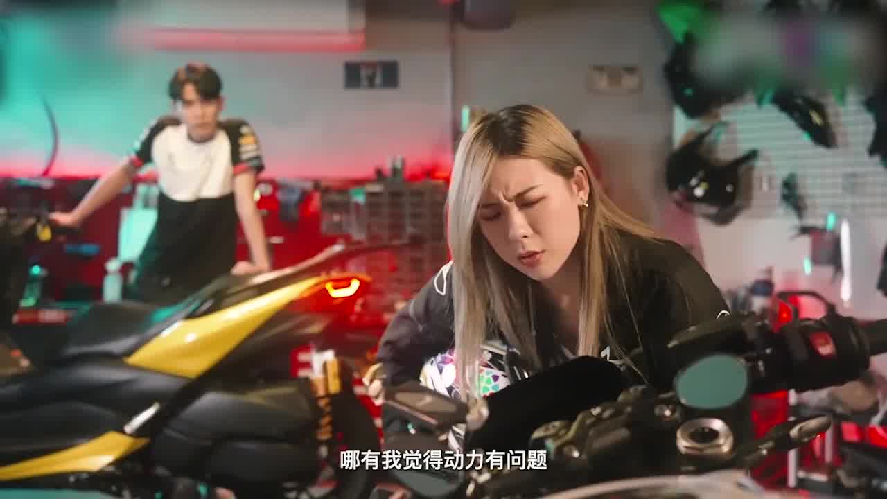  星空传媒 林思妤 高冷骑士用紧实嫩穴换取重型机车 的剧照3