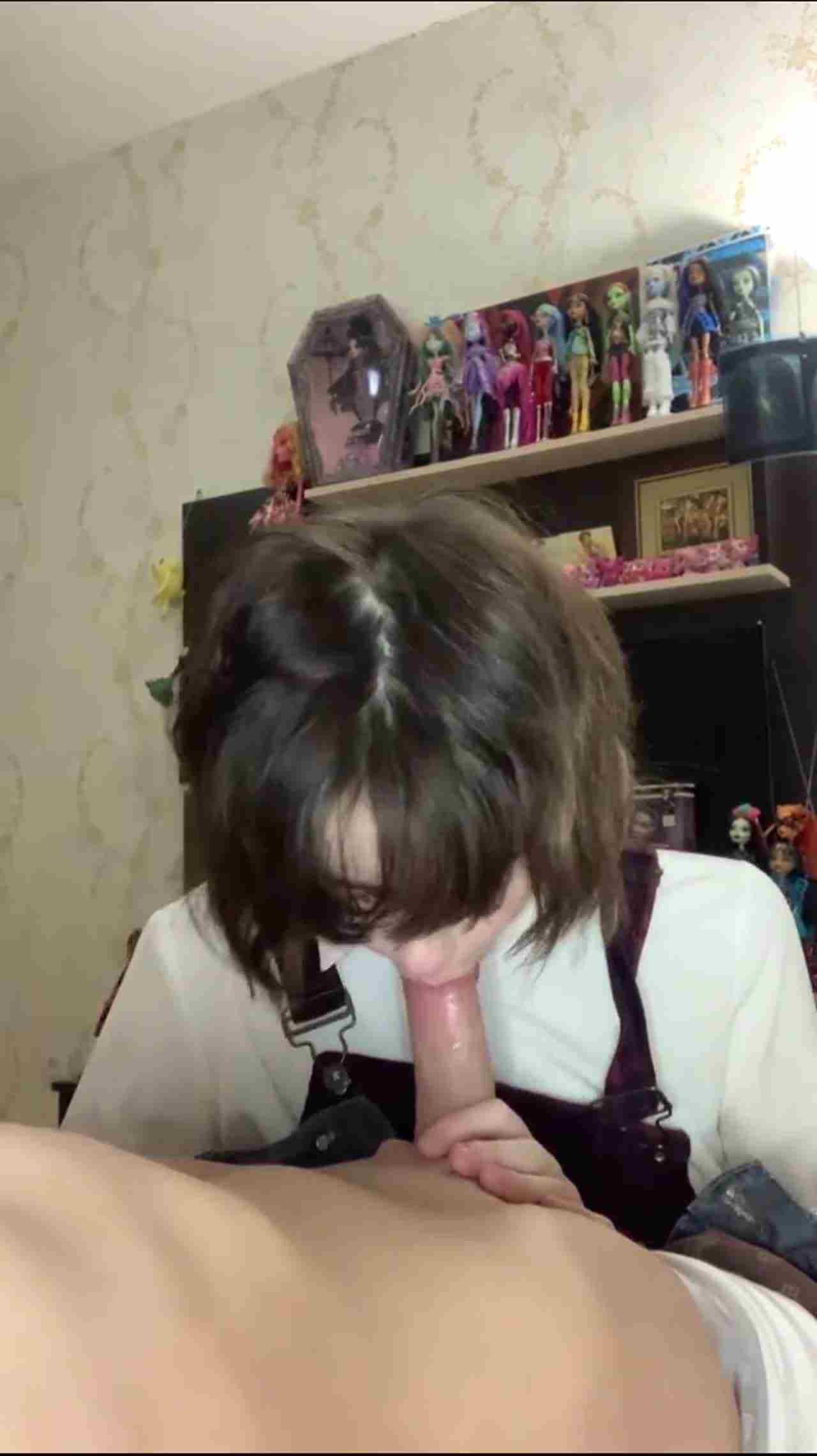  酷酷短发中性混血美女好会吸允鸡巴 的剧照2