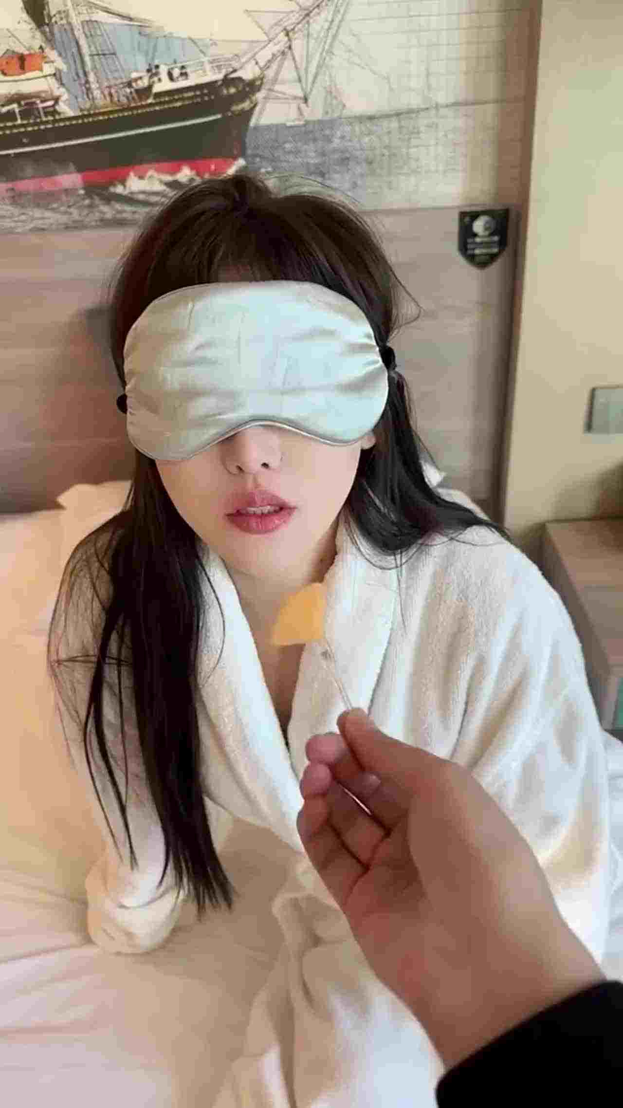  套路女友吃我的肉棒 的剧照8