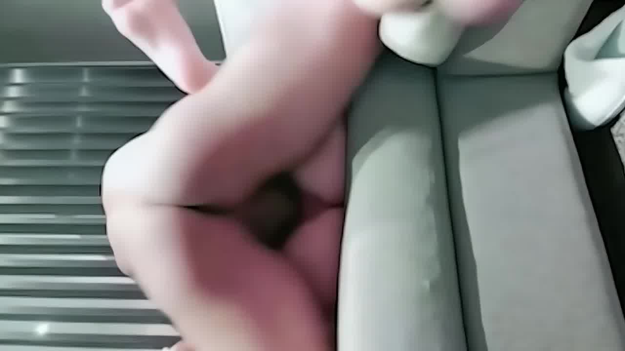  妖艳粉乳主播，洗香香赴约榜一大哥，闺房客厅浴室激情啪啪 的剧照2