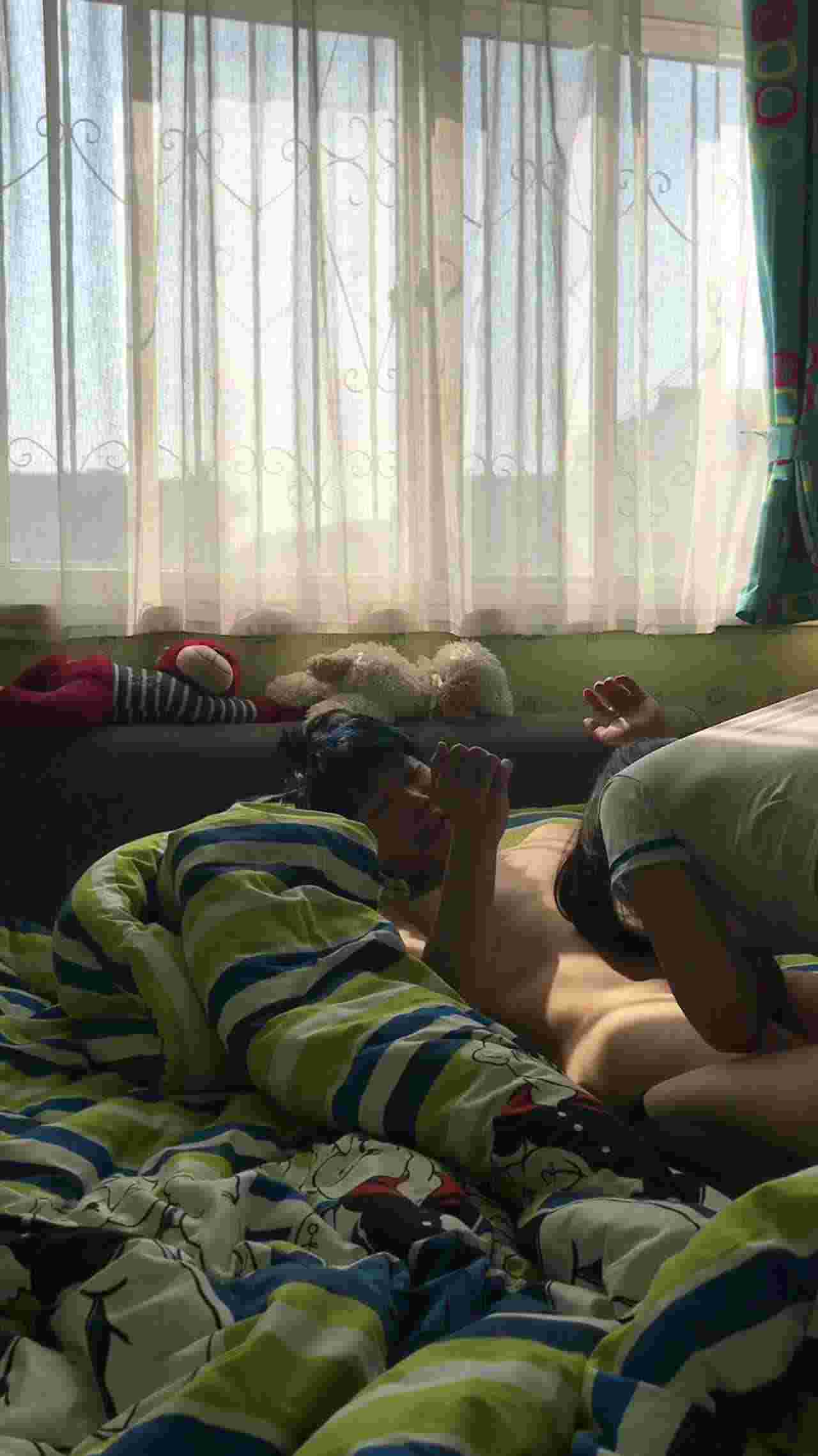  高颜值空姐女友穿着黑丝被我操 的剧照5