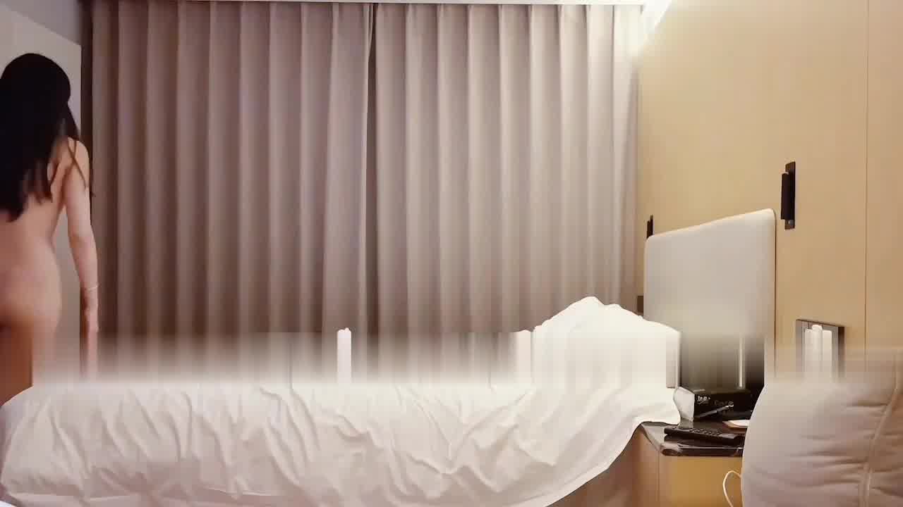  今天约了个极品兼职良家，气质过人颜值高，和我透露行业内幕，最后讲价2000成交 的剧照1