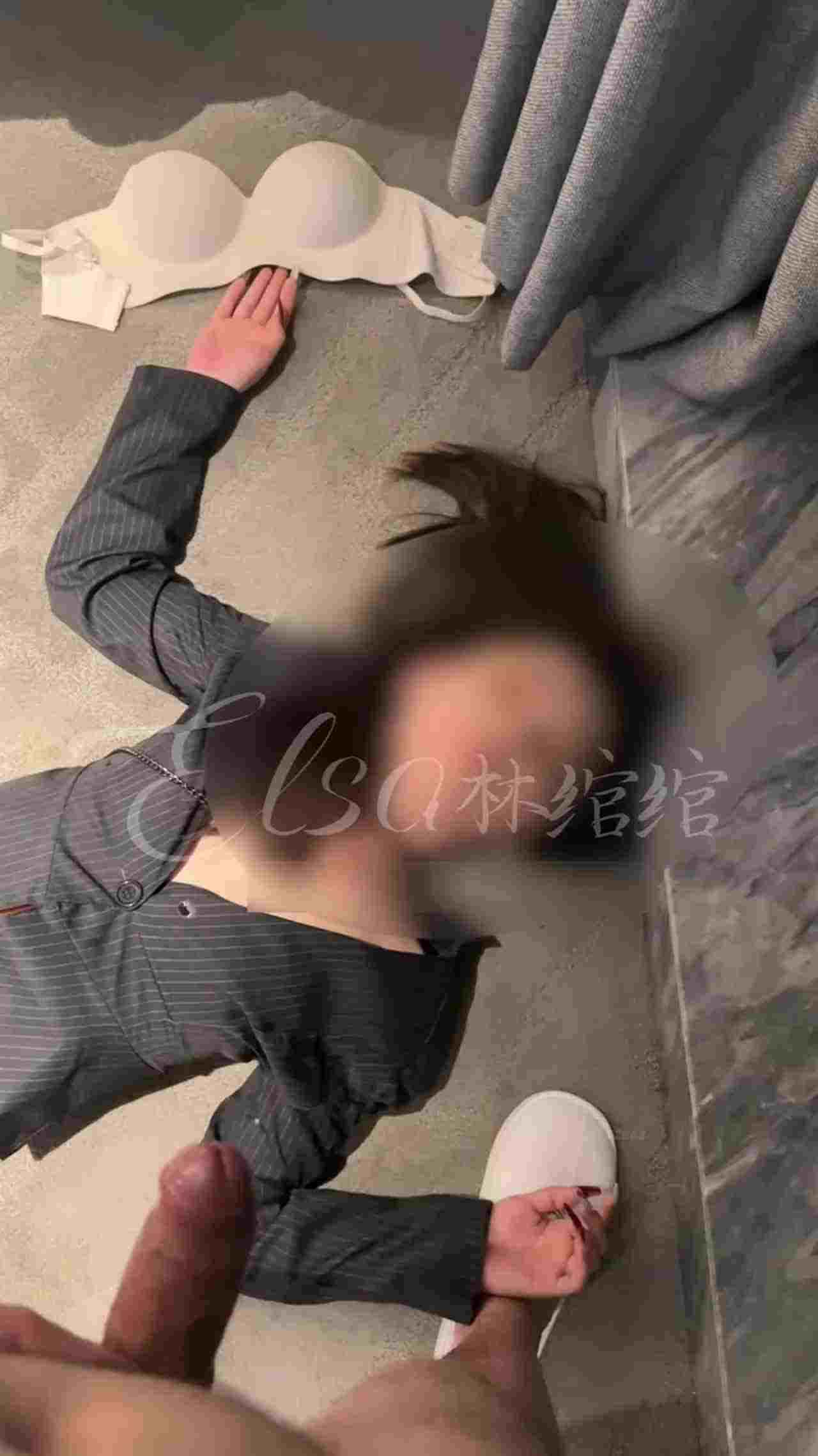  高价自购林绾绾-黑丝高跟ol御姐女神合集，背地只是主人的母狗，被各种花式调教，经常吞精表演 的剧照5