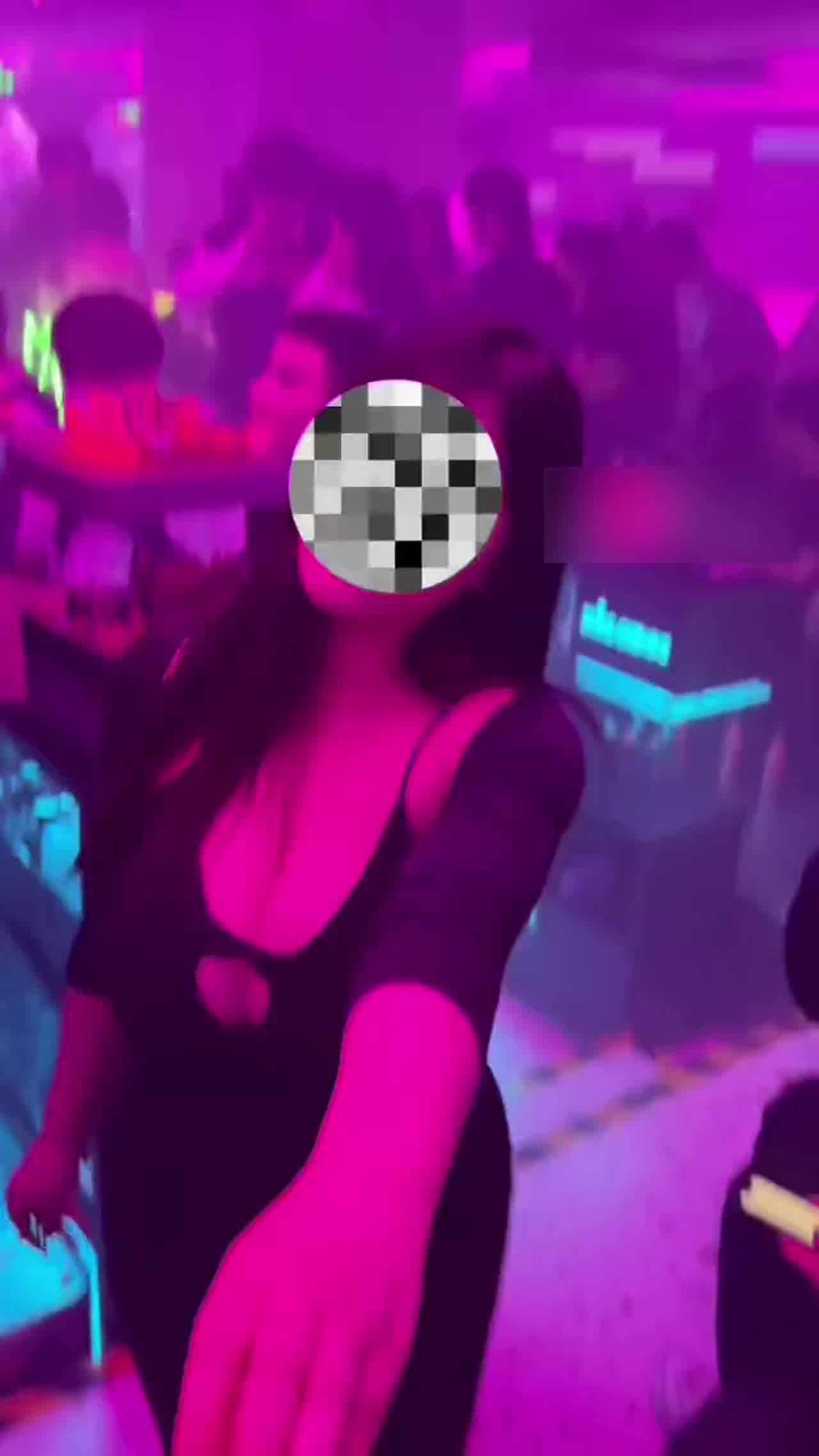  酒精作祟，欲望在发酵，加入我们吗？ 的剧照2