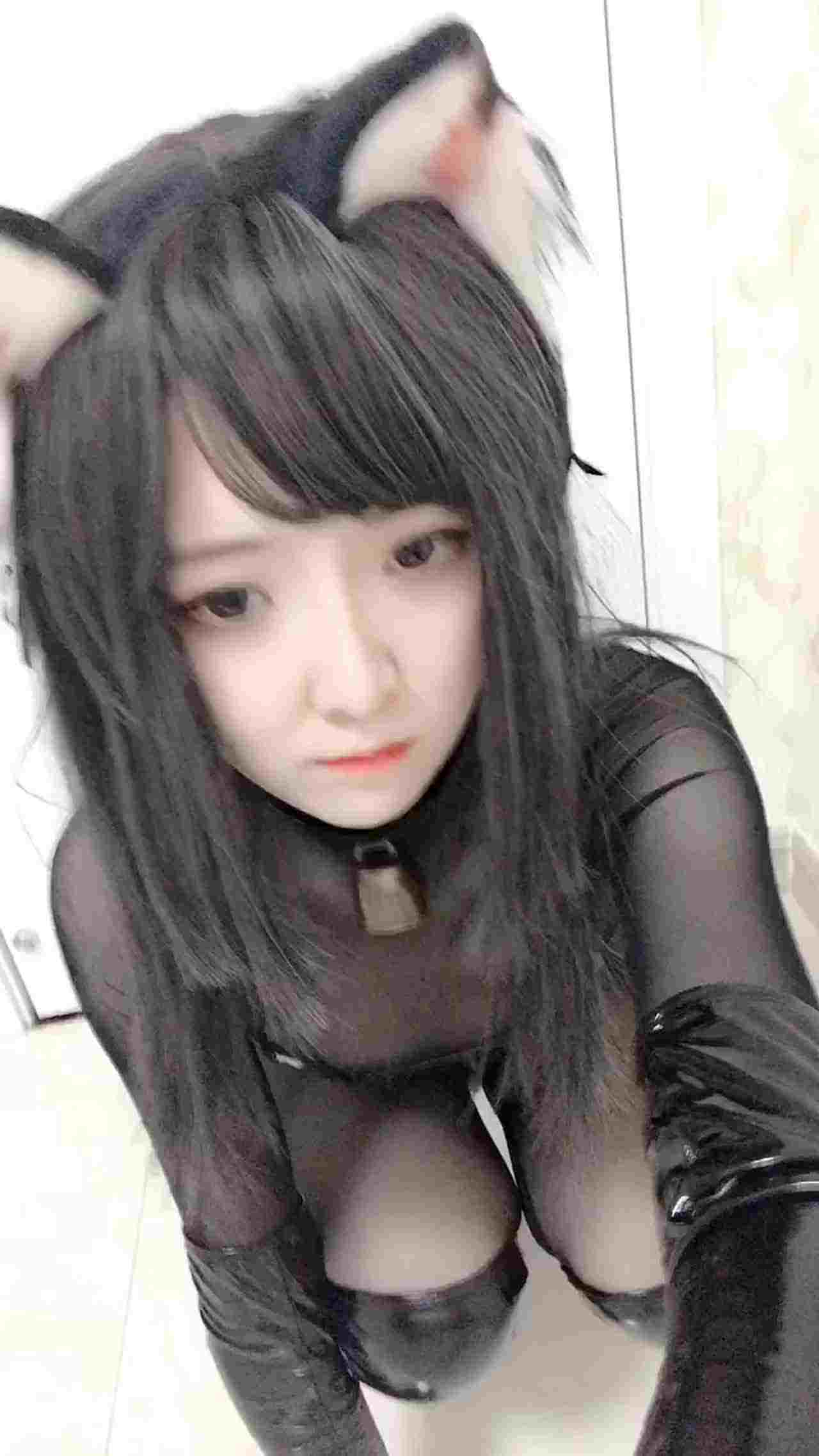  刮掉阴毛的我与捡到的小野猫 的剧照10