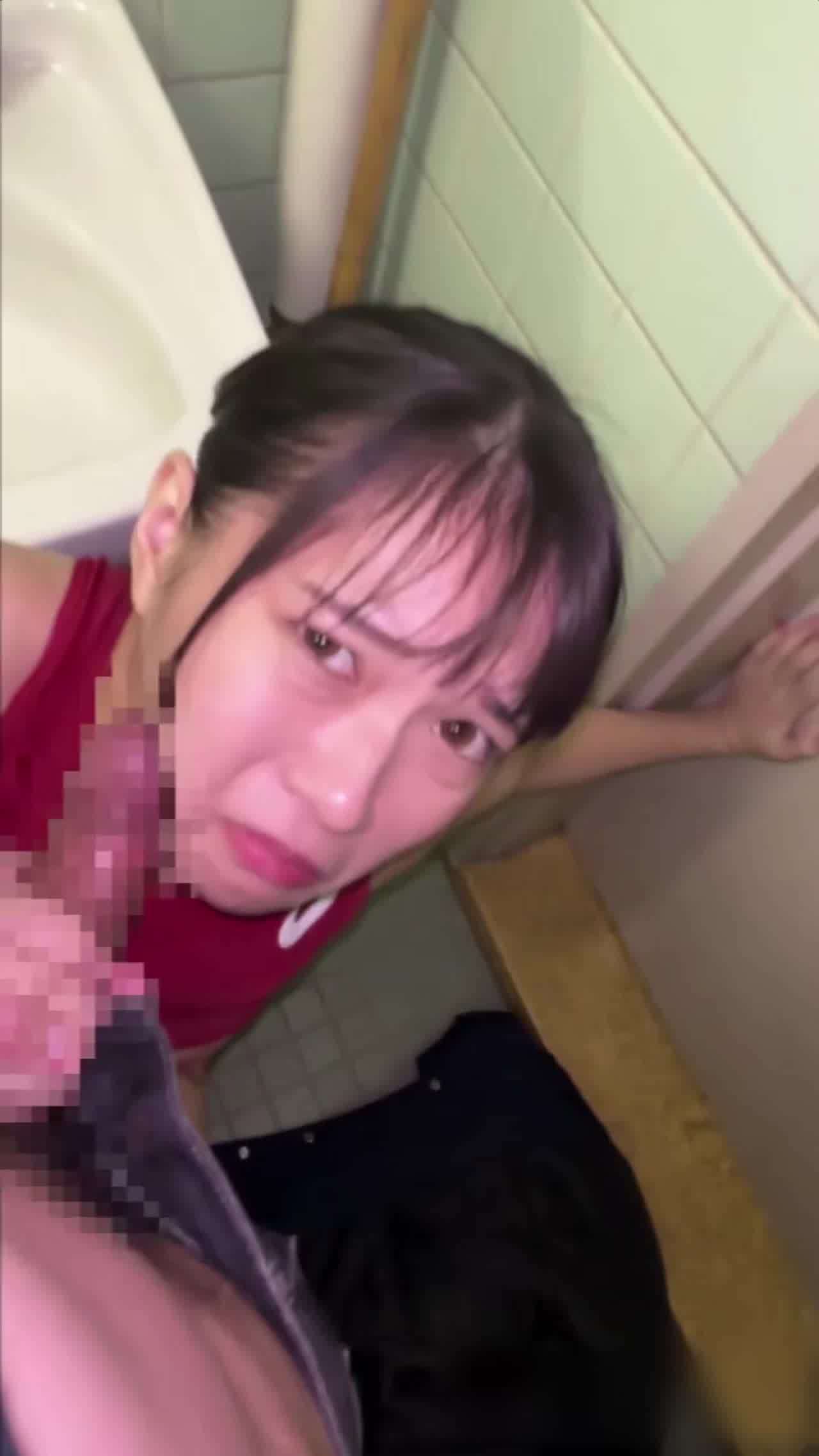  田径小妹被教练带去厕所强奸ntr 的剧照7