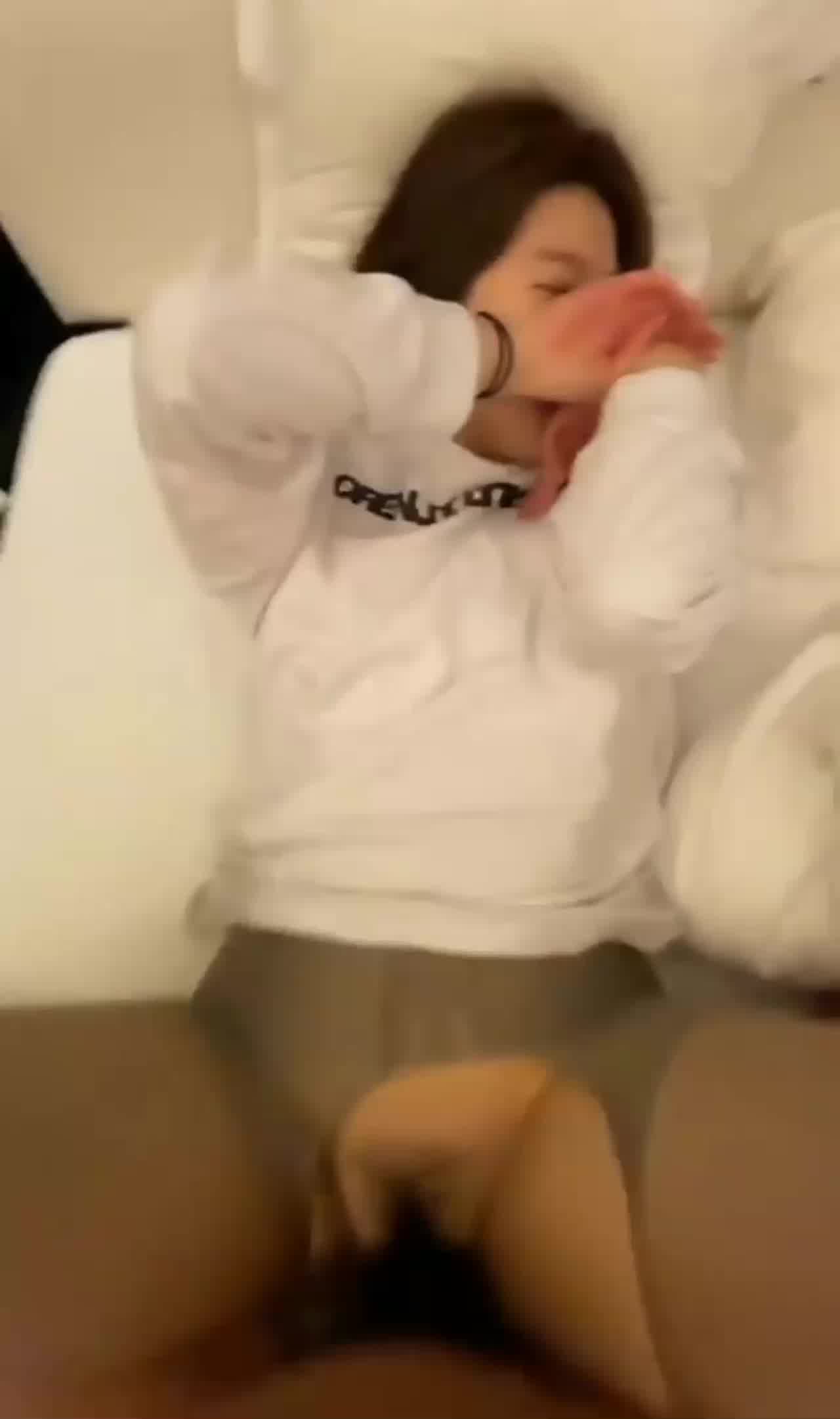  相亲认识的熟女腼腆女少妇竟然不会叫床 的剧照7