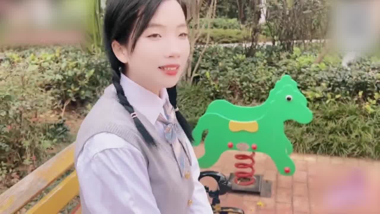  朵朵 初见网友献上自己的身体 的剧照2