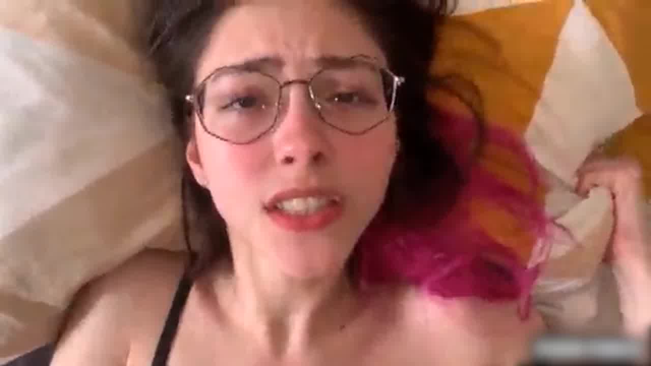  眼镜学生妹大鸡巴被颜射满脸 的剧照10