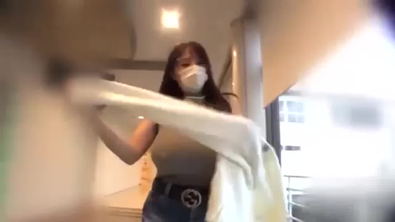  这奶子大到都快垂地了 的剧照5