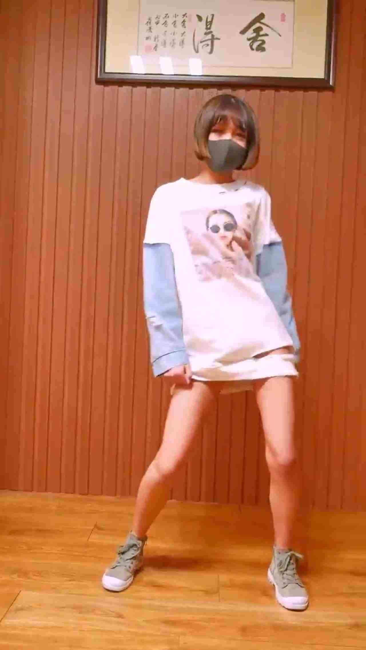  抖音网红淫钰儿裸舞视频（一） 的剧照7