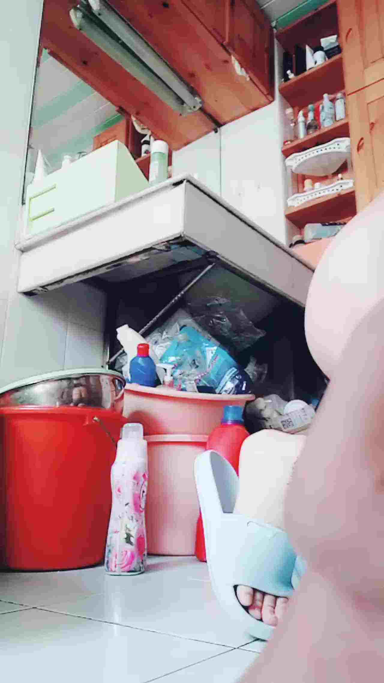  跪着摸给小哥哥们看！ 的剧照7