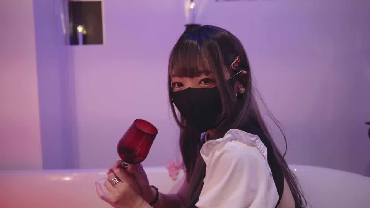  饮精液小魔女 echiechiny 的剧照1