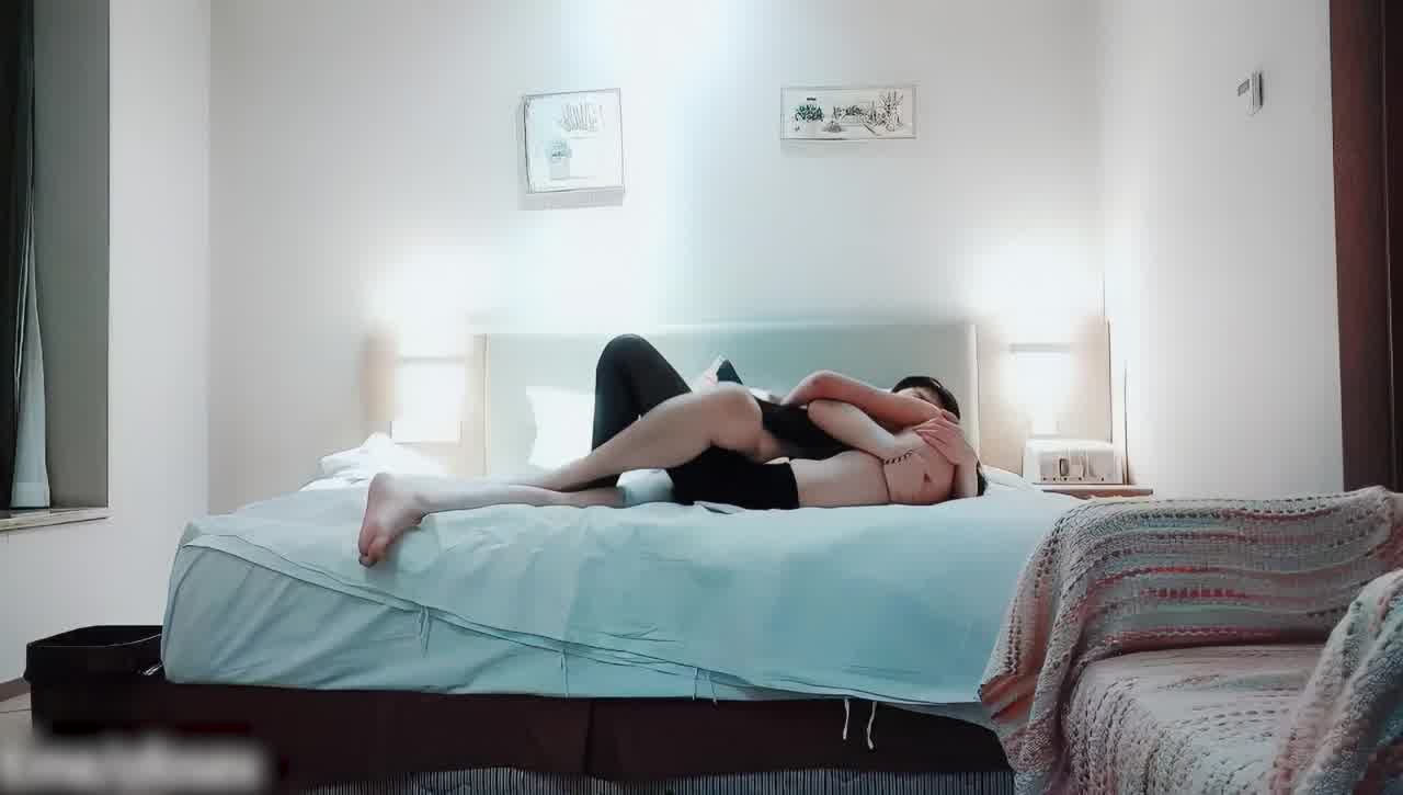  泡良嫩妹系列】超清纯纯_！✨✨✨19岁嫩嫩大一学生妹，缺钱援交，坚挺美乳已是性爱高手 的剧照2