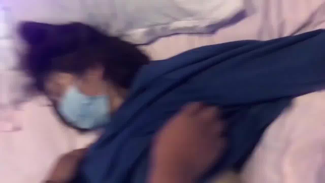  我朋友的媳妇聚会被我们灌醉 这天晚上让给了我 身体太嫩了 的剧照4