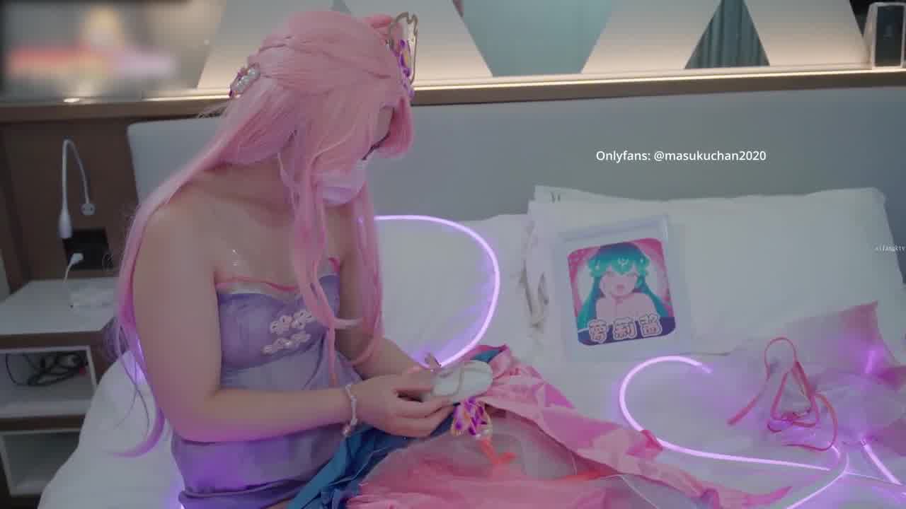  Masukuchan口罩酱 网红泄密贵圈万人追踪OnlyFans可盐可甜百变女神大尺度私拍 的剧照7