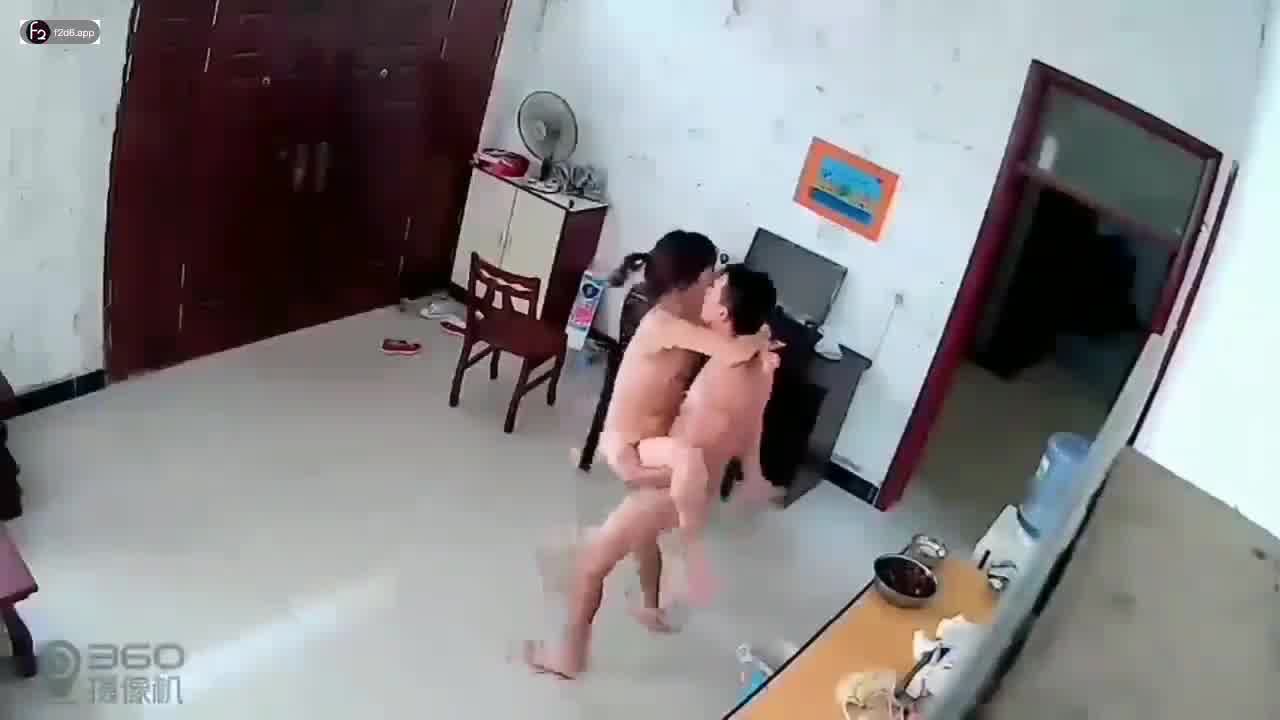  夫妻在房间火车便当太爽了 的剧照8