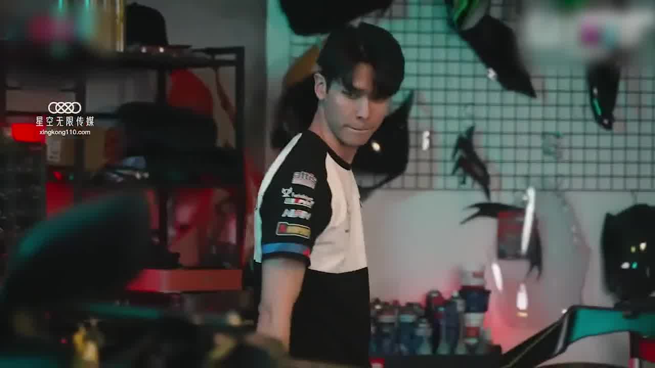  星空无限传媒 快感骑乘 高冷女骑士用紧实嫩穴换取重型机车 的剧照8