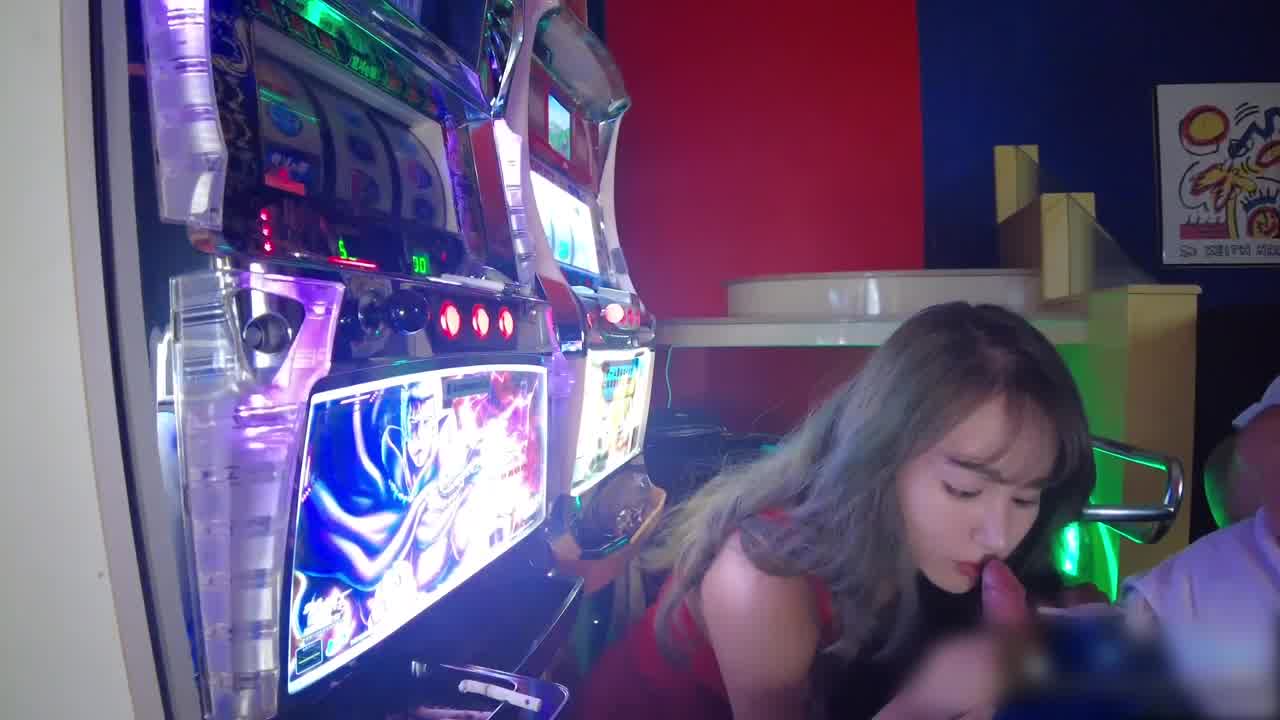  Naomi 打小钢珠时女友想爱爱 的剧照6