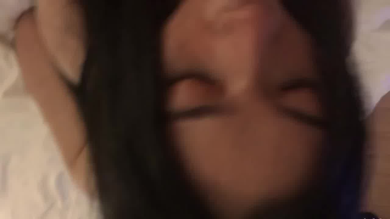  口交深喉弄得满脸都是唾液 的剧照3