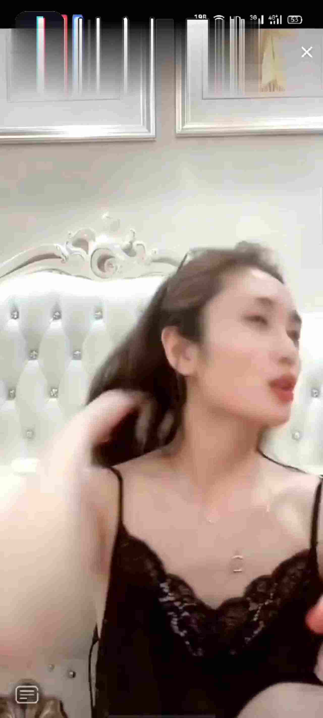  抖音走光系列-大胆露奶 的剧照8