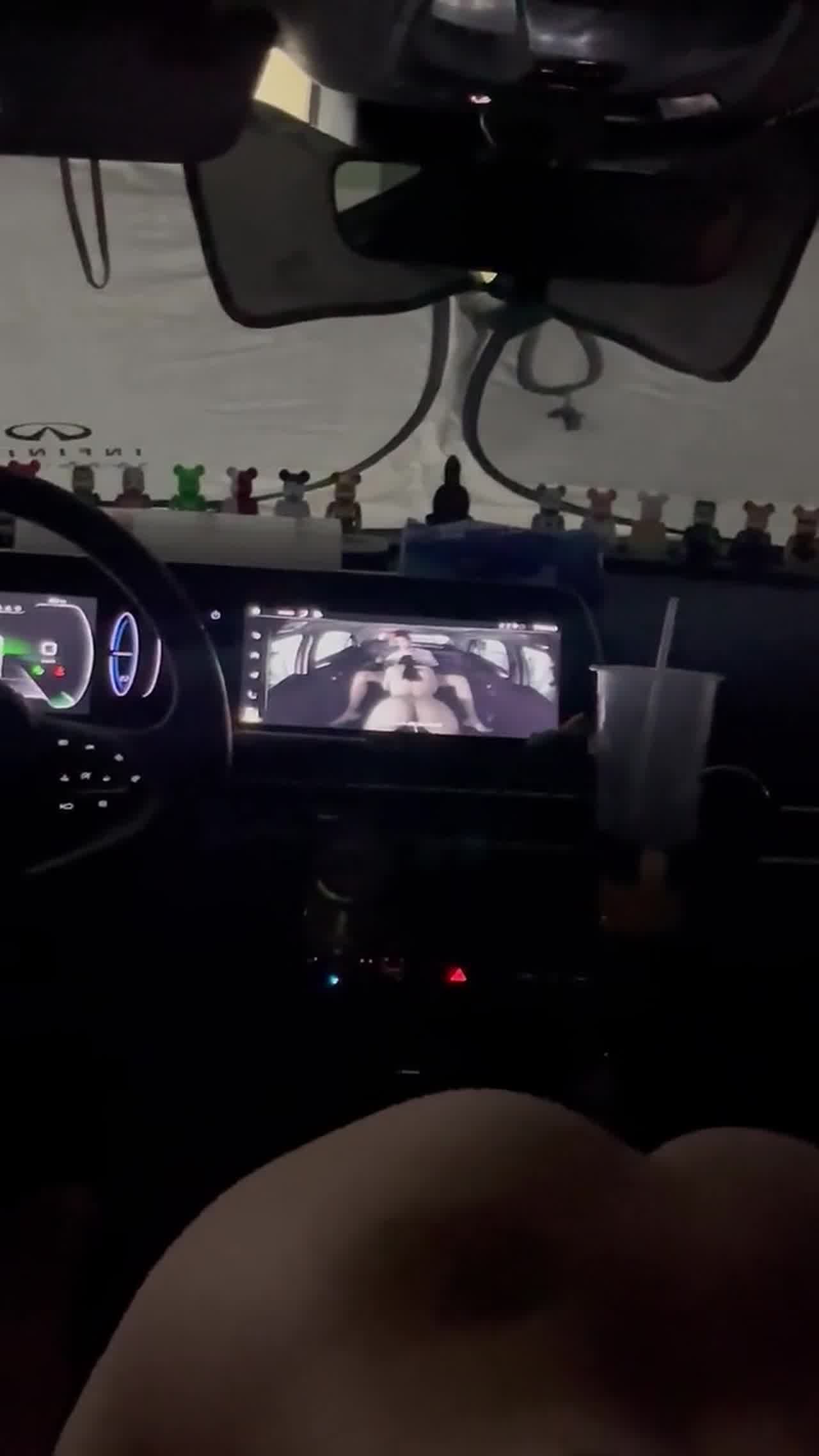  好个车震口活！等不到饭店就开始操了都 的剧照3