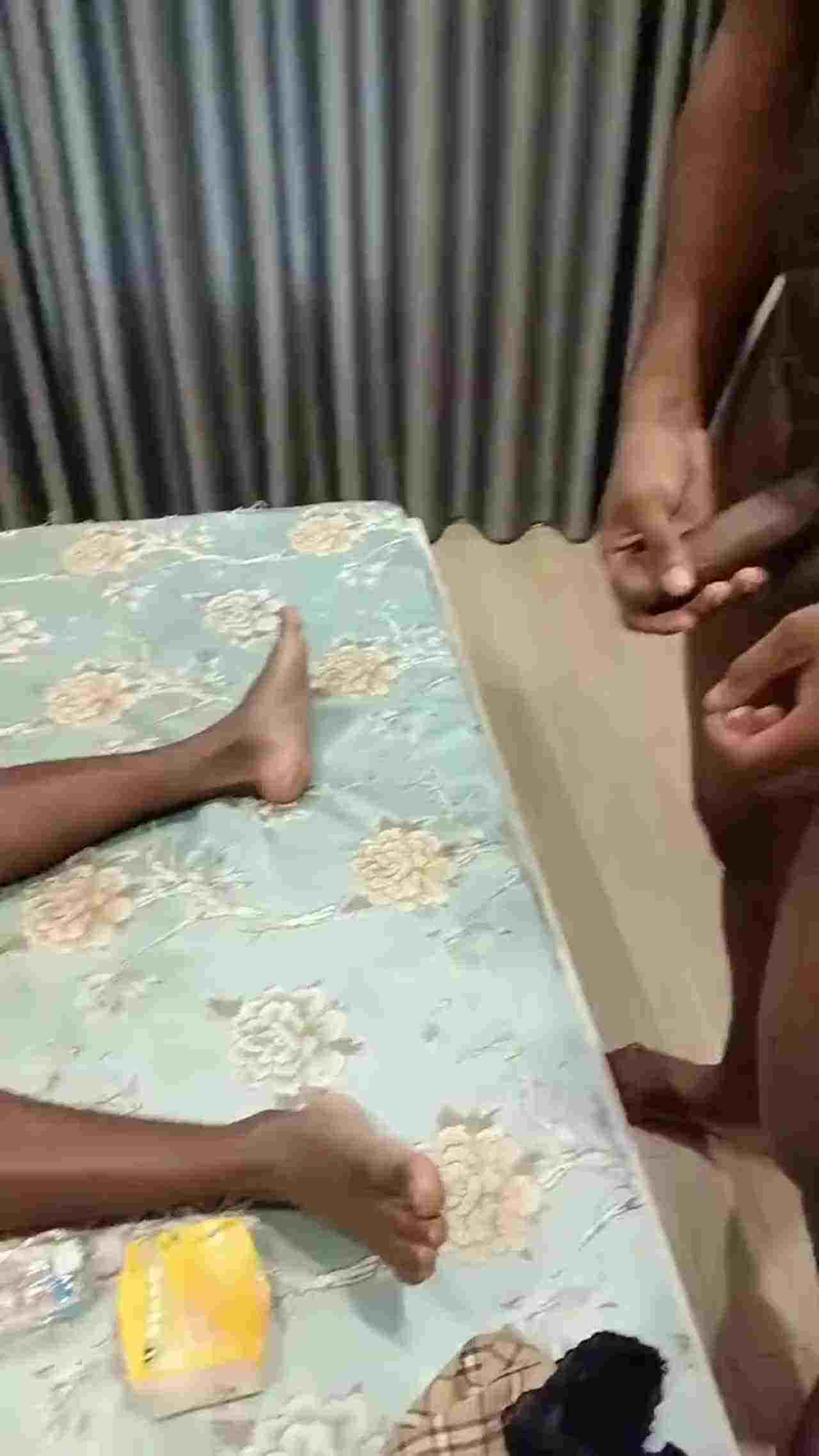  【超顶❤️媚黑淫啪】美少女人妻 4P黑人大战，双黑大吊插一穴，干成水帘洞，哗哗喷水，淫乱至极！ 的剧照9