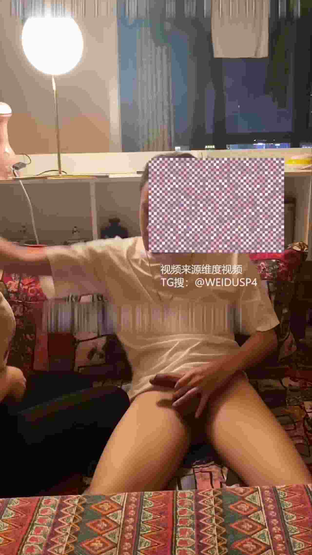  楼管别看监视器，有人在楼梯间打炮啊！ 的剧照8