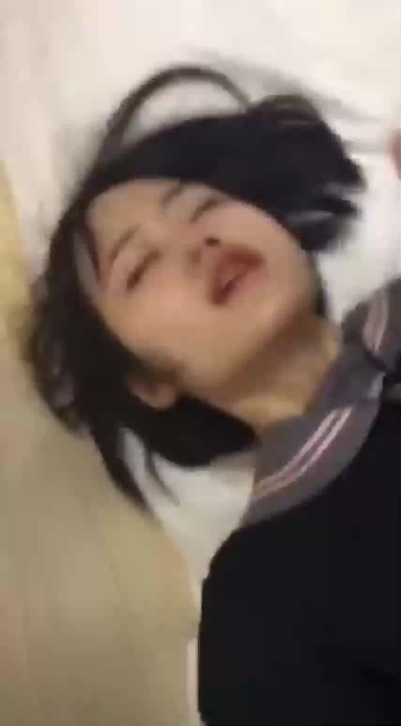  南京职中高中生第一次被干的逼都红了 的剧照8