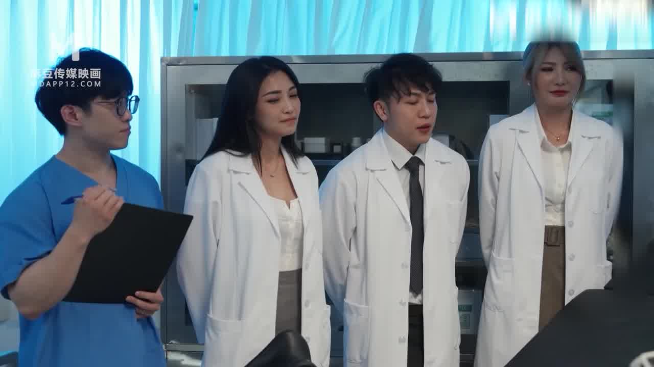  把医院护士操了个遍！医院不伦恋 真实改编 的剧照2