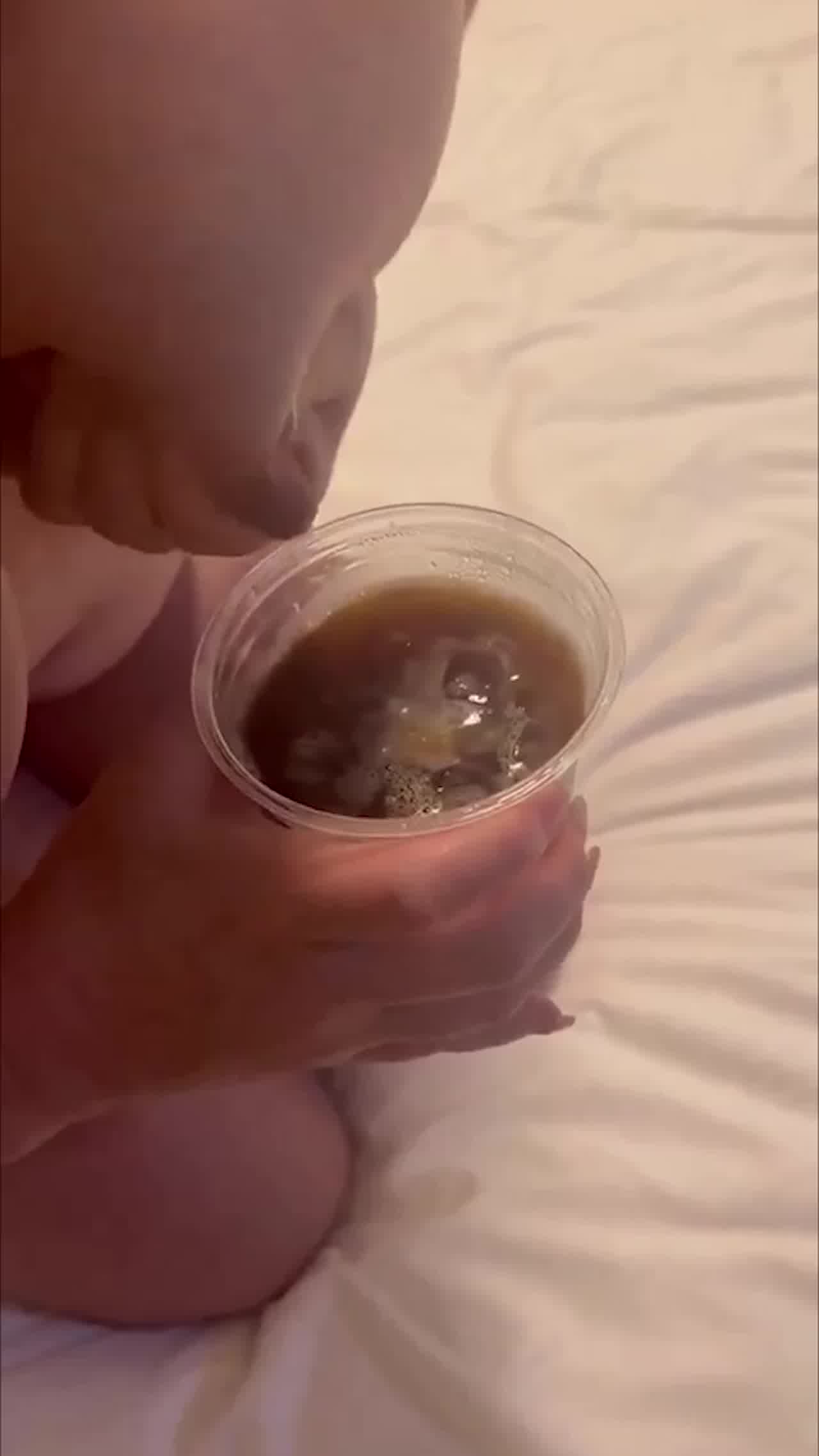  一杯咖啡加母奶会更好喝 的剧照2