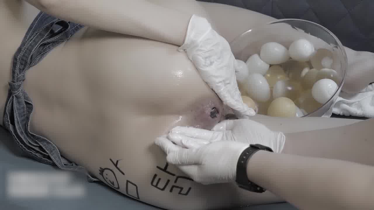  骚女喜欢肛门产卵 的剧照10