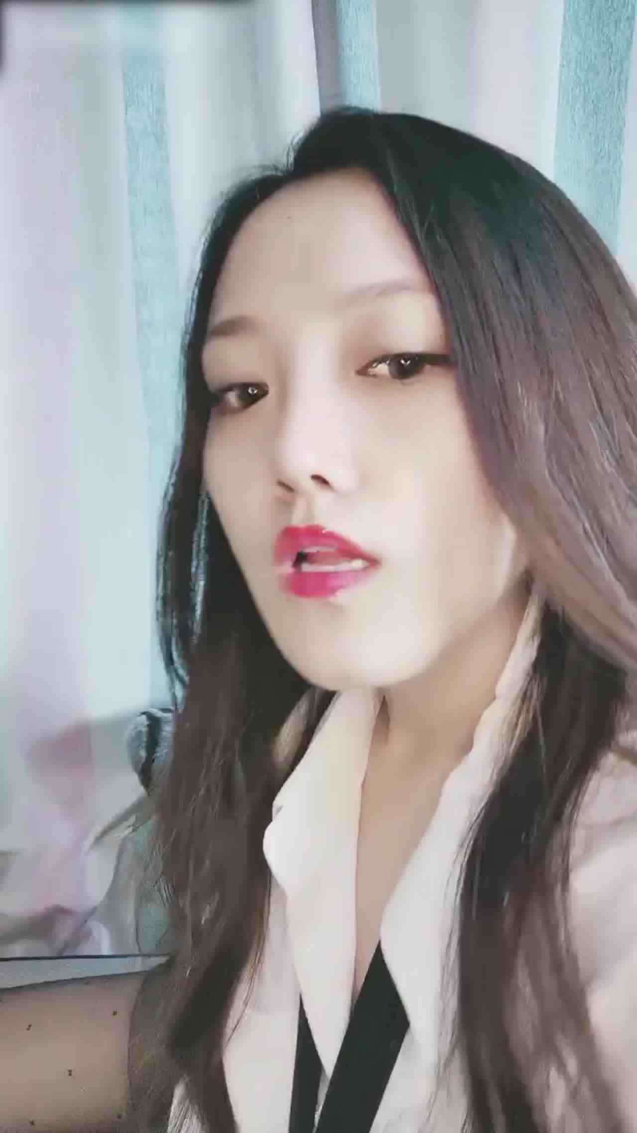  半糖直播主 逗号1 ol小姐姐吃鸡巴 的剧照3