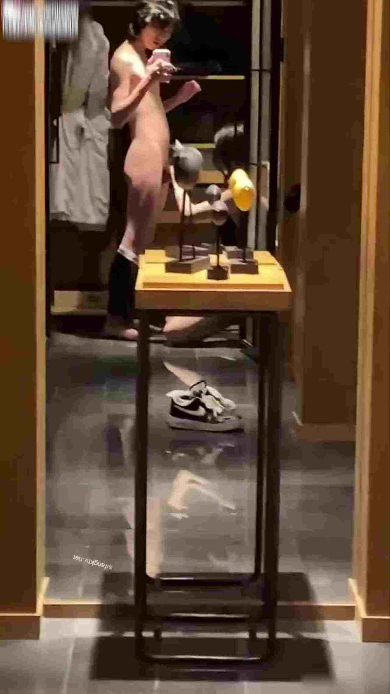  约炮极品性瘾御姐 的剧照2